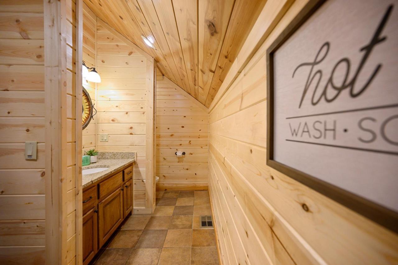 The Eastwood Spacious Retreat With 4 King En-Suites - Hot Tub - Pet-Friendly - Cozy Fire Pit - Prime Location - Multi-Family Broken Bow Zewnętrze zdjęcie