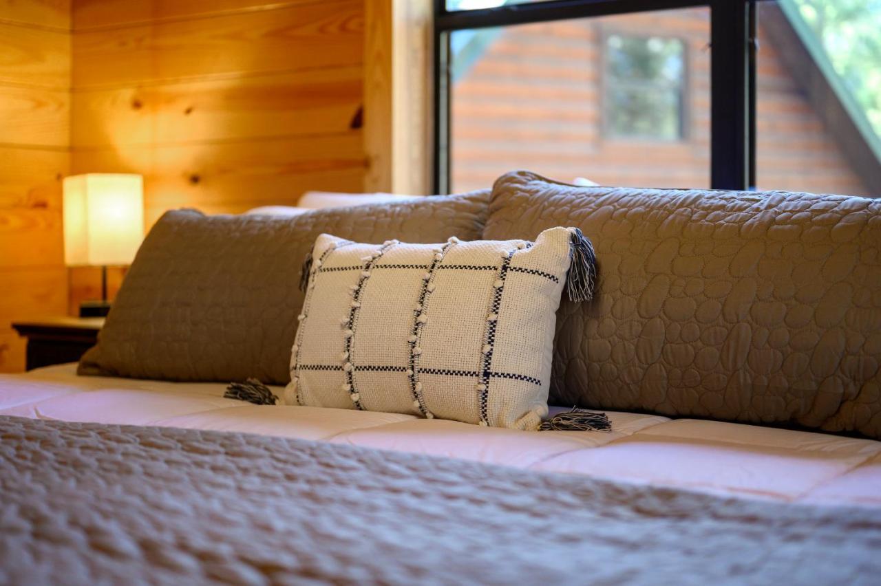 The Eastwood Spacious Retreat With 4 King En-Suites - Hot Tub - Pet-Friendly - Cozy Fire Pit - Prime Location - Multi-Family Broken Bow Zewnętrze zdjęcie