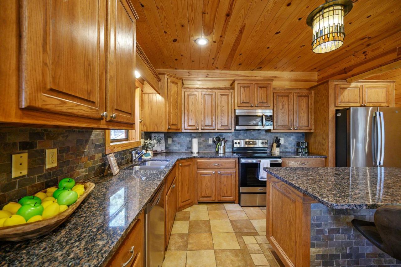 The Eastwood Spacious Retreat With 4 King En-Suites - Hot Tub - Pet-Friendly - Cozy Fire Pit - Prime Location - Multi-Family Broken Bow Zewnętrze zdjęcie