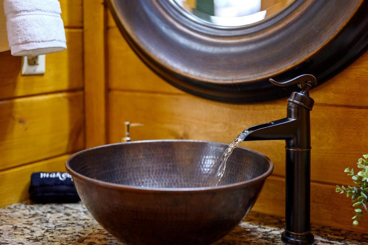 The Eastwood Spacious Retreat With 4 King En-Suites - Hot Tub - Pet-Friendly - Cozy Fire Pit - Prime Location - Multi-Family Broken Bow Zewnętrze zdjęcie