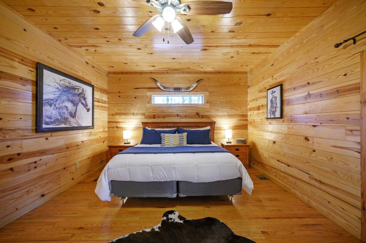 The Eastwood Spacious Retreat With 4 King En-Suites - Hot Tub - Pet-Friendly - Cozy Fire Pit - Prime Location - Multi-Family Broken Bow Zewnętrze zdjęcie