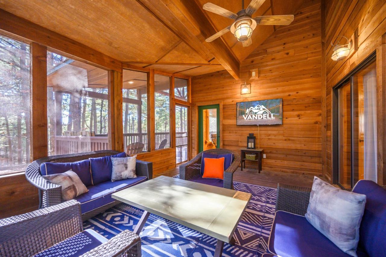 The Eastwood Spacious Retreat With 4 King En-Suites - Hot Tub - Pet-Friendly - Cozy Fire Pit - Prime Location - Multi-Family Broken Bow Zewnętrze zdjęcie
