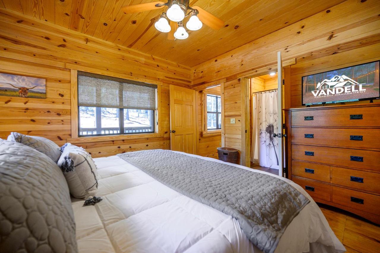 The Eastwood Spacious Retreat With 4 King En-Suites - Hot Tub - Pet-Friendly - Cozy Fire Pit - Prime Location - Multi-Family Broken Bow Zewnętrze zdjęcie