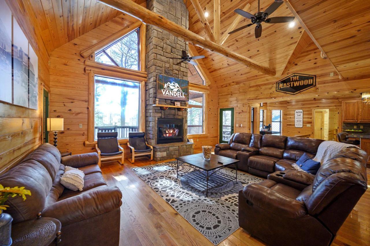 The Eastwood Spacious Retreat With 4 King En-Suites - Hot Tub - Pet-Friendly - Cozy Fire Pit - Prime Location - Multi-Family Broken Bow Zewnętrze zdjęcie