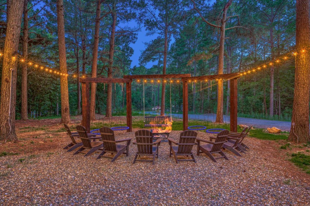 The Eastwood Spacious Retreat With 4 King En-Suites - Hot Tub - Pet-Friendly - Cozy Fire Pit - Prime Location - Multi-Family Broken Bow Zewnętrze zdjęcie