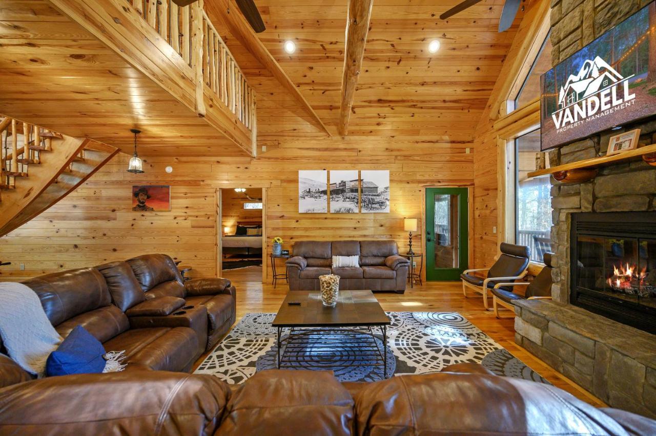 The Eastwood Spacious Retreat With 4 King En-Suites - Hot Tub - Pet-Friendly - Cozy Fire Pit - Prime Location - Multi-Family Broken Bow Zewnętrze zdjęcie