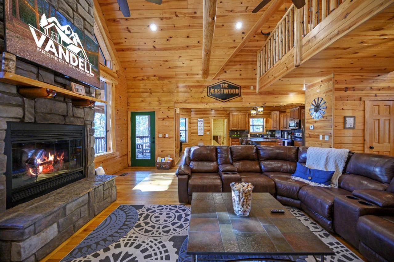 The Eastwood Spacious Retreat With 4 King En-Suites - Hot Tub - Pet-Friendly - Cozy Fire Pit - Prime Location - Multi-Family Broken Bow Zewnętrze zdjęcie