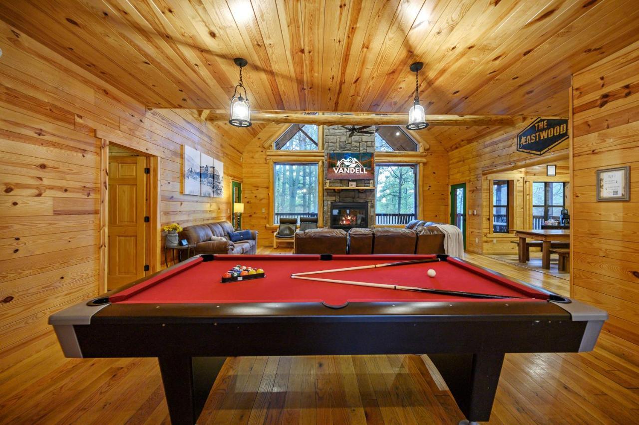 The Eastwood Spacious Retreat With 4 King En-Suites - Hot Tub - Pet-Friendly - Cozy Fire Pit - Prime Location - Multi-Family Broken Bow Zewnętrze zdjęcie